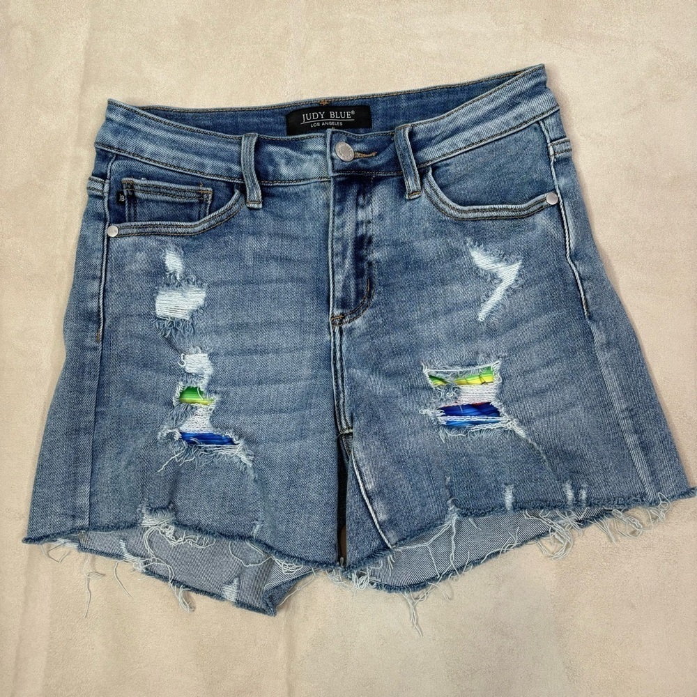 Judy‎ Blue Serape Patch Distressed Denim Shorts Size Small Mid Rise Stretch EUC!
